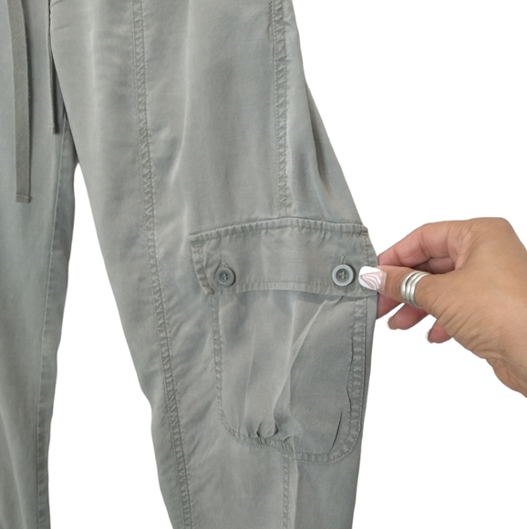 ANTHROPOLOGIE Cloth & Stone Chambray Light Cargo Roll Up Pants - Picture 3 of 7